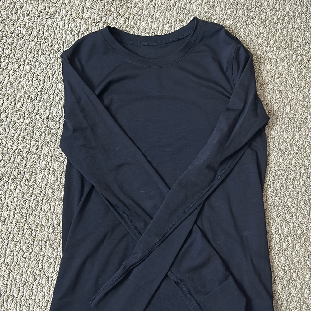 Black long sleeve lululemon switfly tech